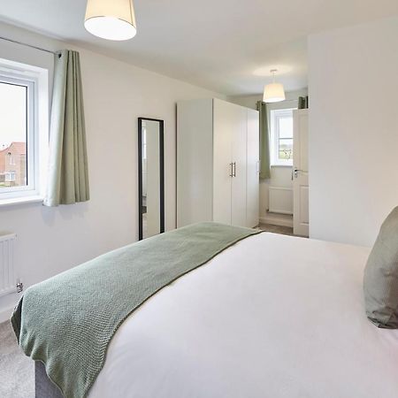 Host & Stay - Cayton Bay Cottage Екстериор снимка