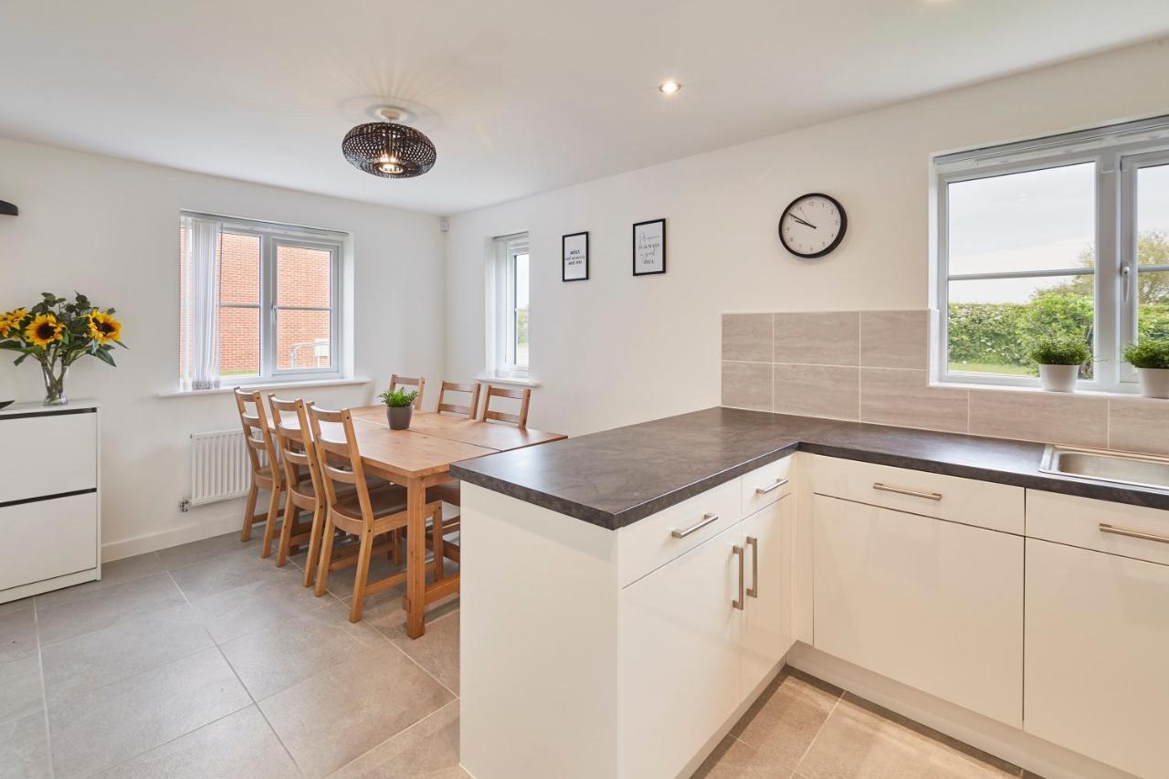 Host & Stay - Cayton Bay Cottage Екстериор снимка