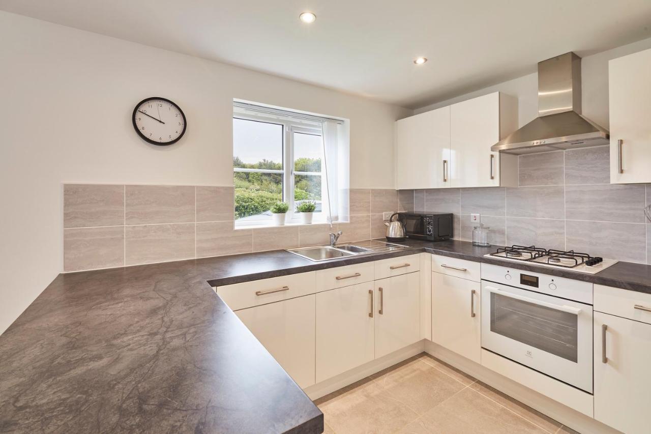 Host & Stay - Cayton Bay Cottage Екстериор снимка