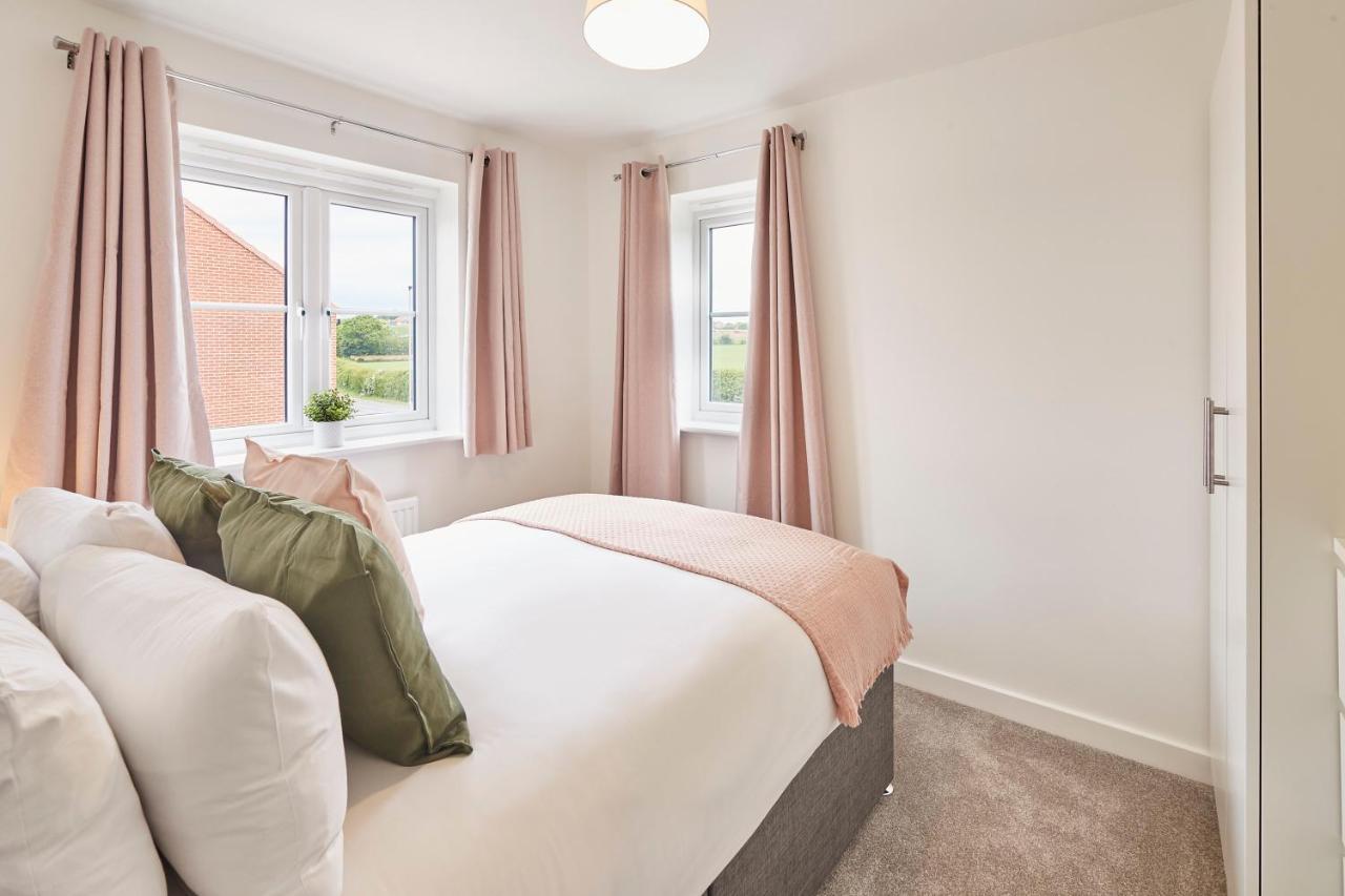 Host & Stay - Cayton Bay Cottage Екстериор снимка